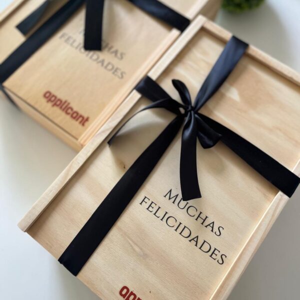 Presentación en cajas de madera con tapa de madera