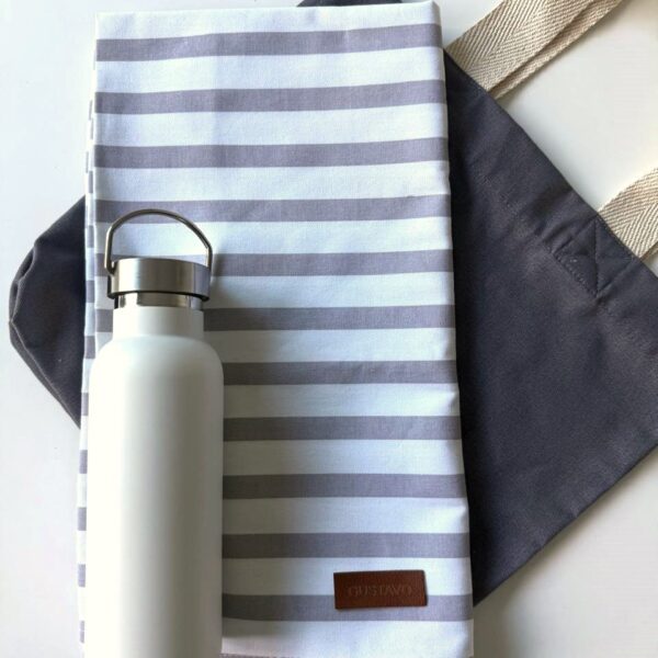 Lona, botella & bolso